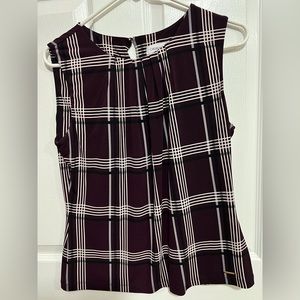 Calvin Klein Pleated Neck Sleeveless Blouse Burgundy Plaid Size Medium